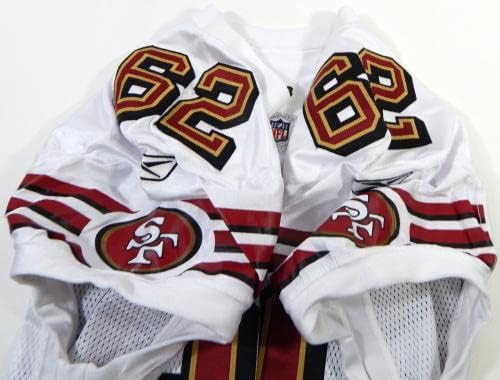 2008-ban a San Francisco 49ers Chilo Rachal 62 Játék Kiadott Fehér Jersey 48 DP28544 - Aláíratlan NFL Játék Használt Mezek